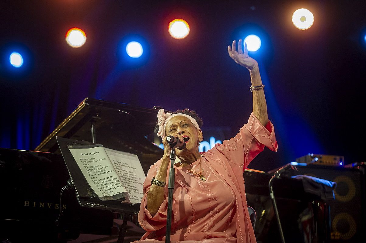 Omara Portuondo Donostian ariko da urriaren 30ean. JAIZKI FONTANEDA / FOKU. Omara Portuondo Donostian ariko da urriaren 30ean. JAIZKI FONTANEDA / FOKU.