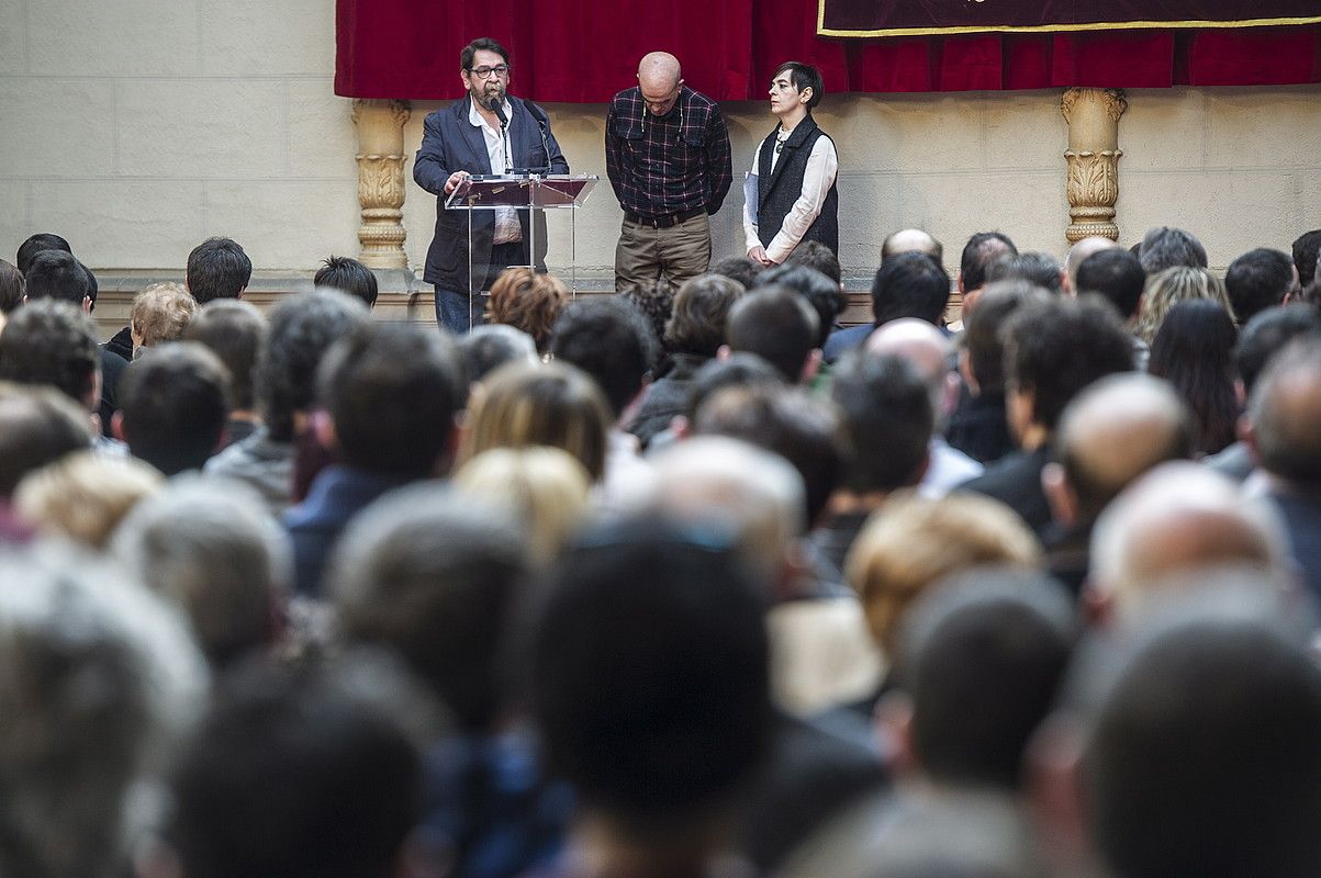 Fermin Rodriguez, Eneko Etxeberria eta Idoia Zabaltza, Nafarroako Parlamentuan, 2017ko otsailaren 18an. J. M. / FOKU. Fermin Rodriguez, Eneko Etxeberria eta Idoia Zabaltza, Nafarroako Parlamentuan, 2017ko otsailaren 18an. J. M. / FOKU.