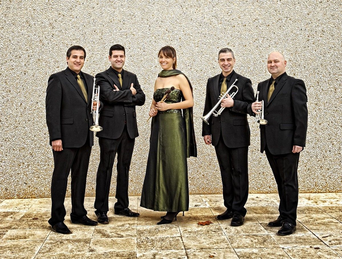 Brillant Magnus Quintet taldeko kideak, artxiboko irudi batean. BERRIA.
