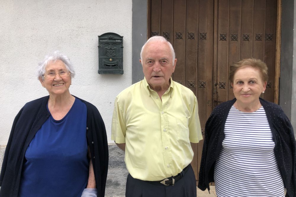Gertrudis Elso, Jose Navarro eta Lurdes Andueza Lizarragako herritarrak. Gertrudis Elso, Jose Navarro eta Lurdes Andueza Lizarragako herritarrak.