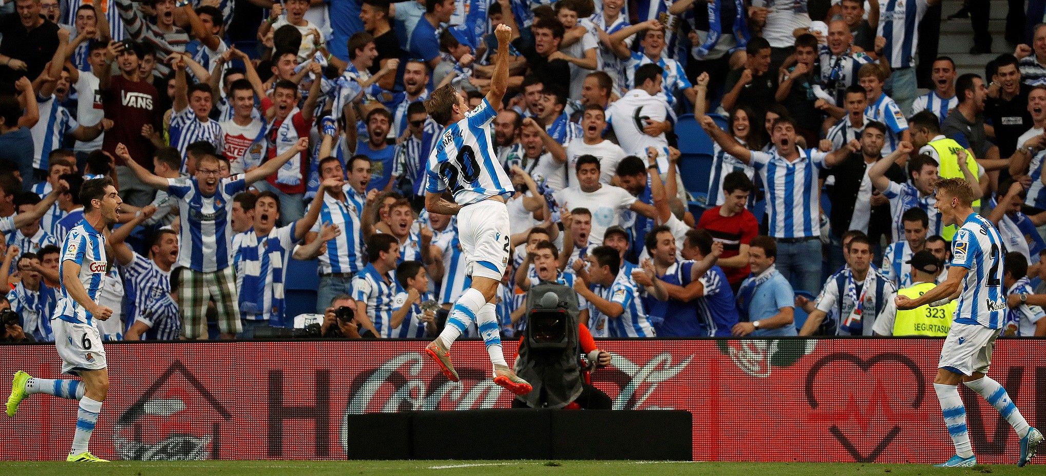 Natxo Monreal, Atletico Madrili sartutako gola ospatzen. JUAN HERRERO / EFE.