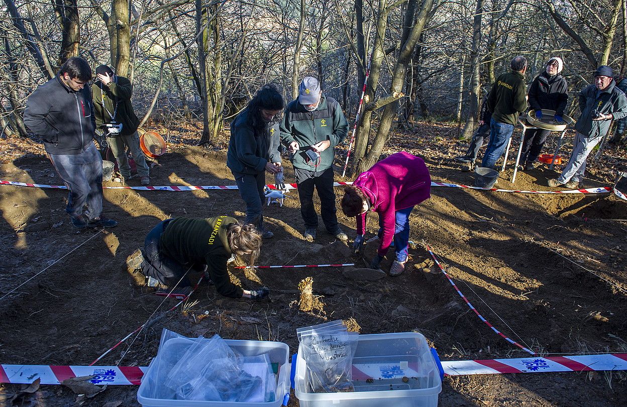 36ko gerrako borrokalari baten gorpuzkien desobiratzea, Zubietan (Gipuzkoa). MARISOL RAMIREZ / FOKU.