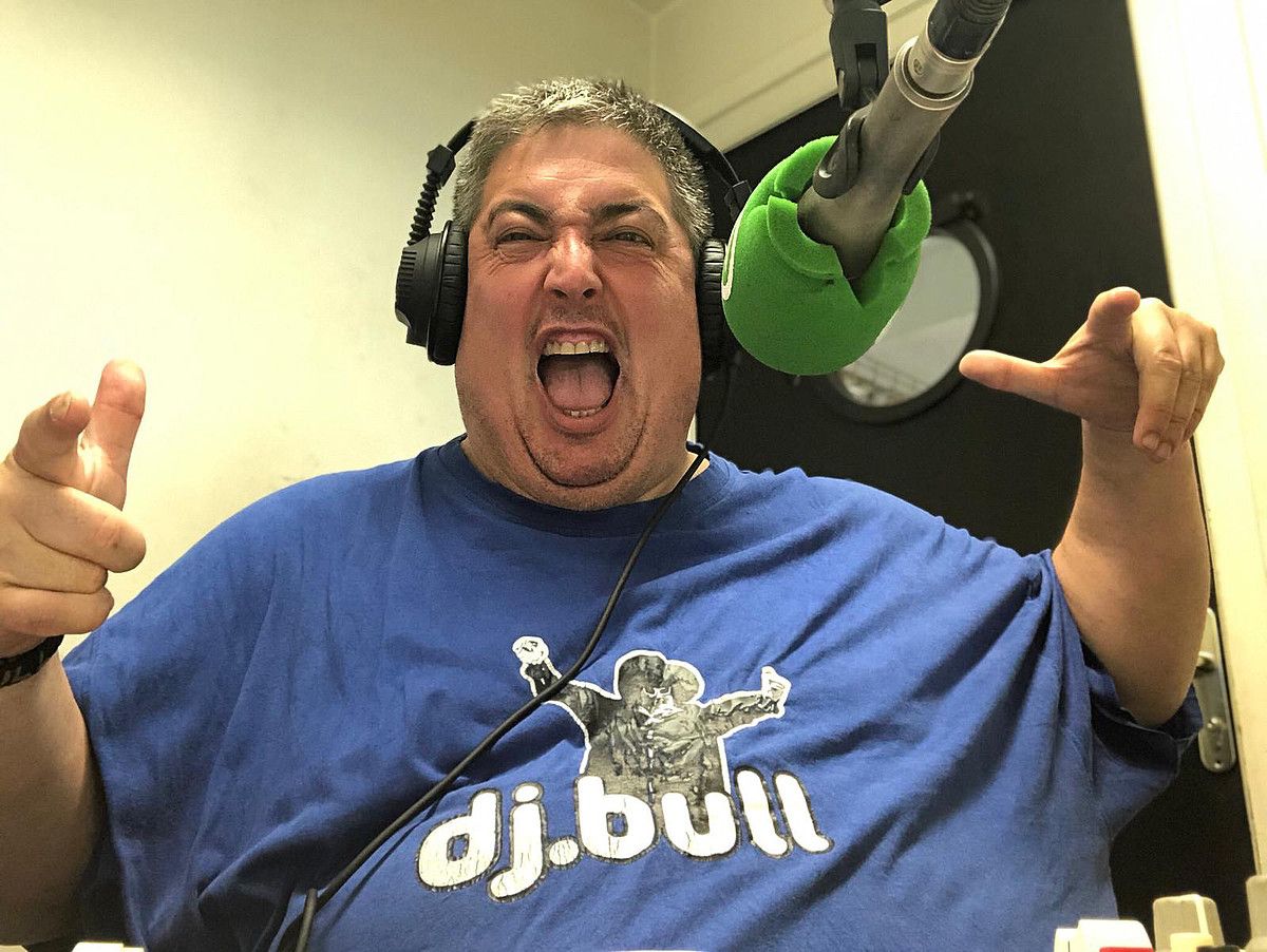 DJ Bullek kantu bilduma bat emango du ostiraletako bere saioan. BERRIA. DJ Bullek kantu bilduma bat emango du ostiraletako bere saioan. BERRIA.