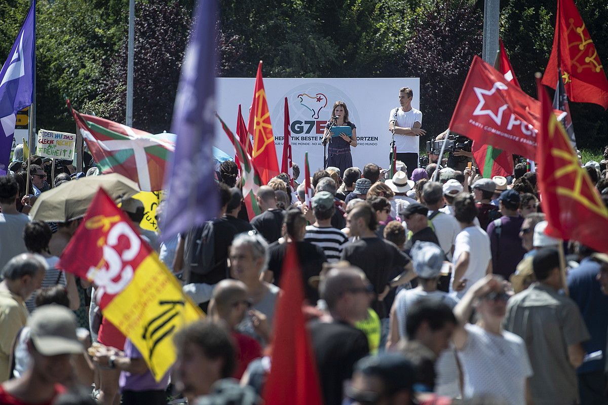 Abuztuaren 24ko manifestazioa. 15.000 pertsona batu ziren Hendaia eta Irun artean. JON URBE / @FOKU.