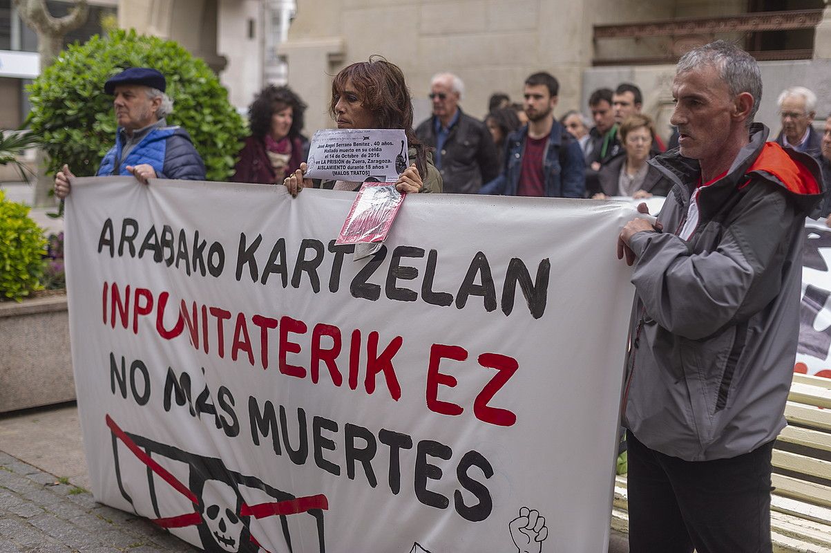 Zaballako heriotzak gaitzesteko elkarretaratzea, artxiboko irudi batean. JAIZKI FONTANEDA / FOKU.