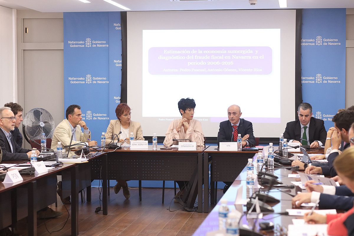 Elma Saiz, astelehenean, agerraldi batean. NAFARROAKO GOBERNUA. Elma Saiz, astelehenean, agerraldi batean. NAFARROAKO GOBERNUA.