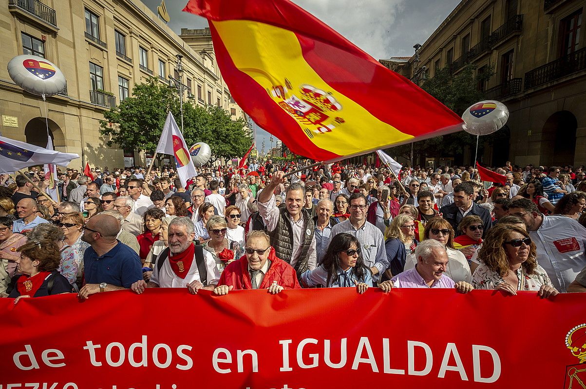 Iazko ekainean euskararen kontrako manifestazioa egin zuten Iruñean, Nafarroako eskuinak deituta. JAIZKI FONTANEDA / FOKU.