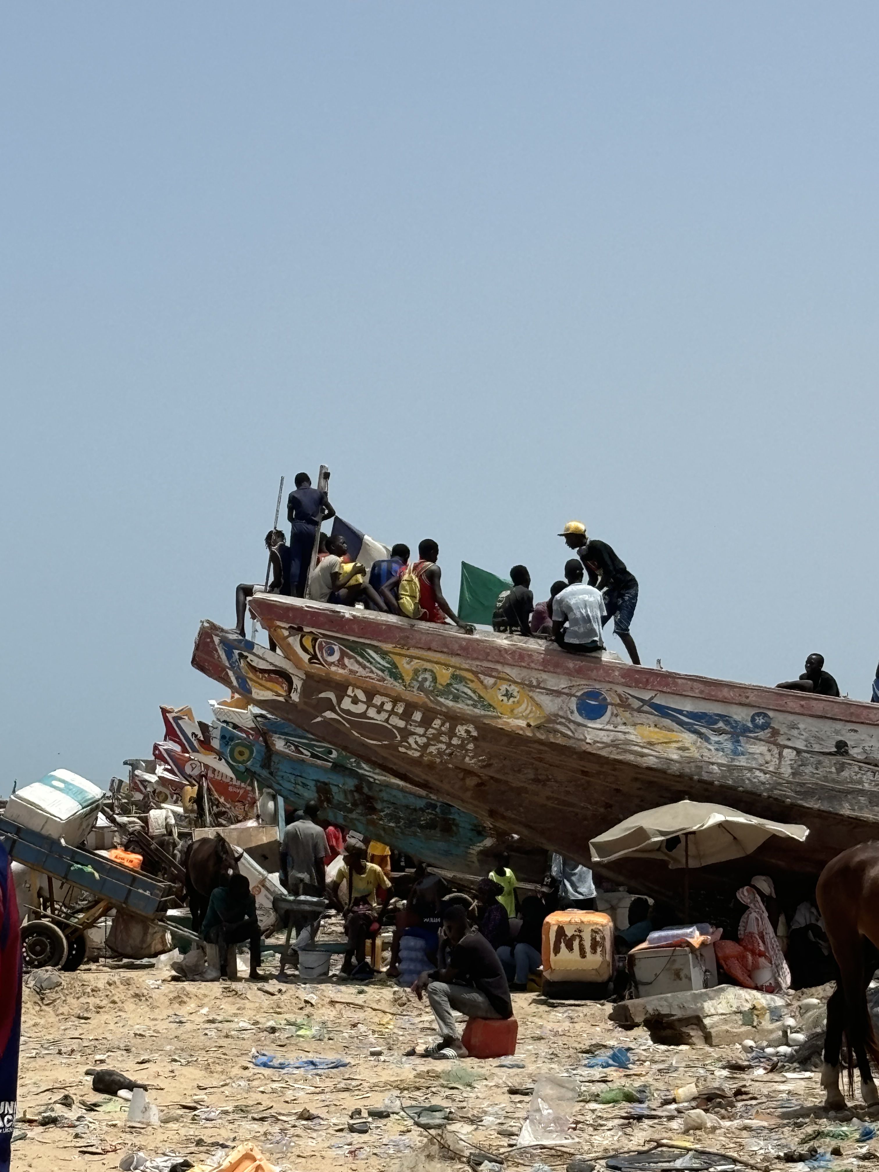 Senegal bere uren burujabetza egikaritzen ari da, eta horren erakusgarri da M'Bourreko portuan 11:00etan sortzen den kaosa Senegal bere uren burujabetza egikaritzen ari da, eta horren erakusgarri da M'Bourreko portuan 11:00etan sortzen den kaosa