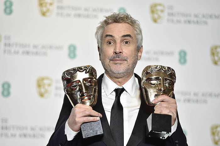 Alfonso Cuaronek zuzendaririk onenaren Bafta saria jaso du, bigarrenez. NIK HALLEN / EFE