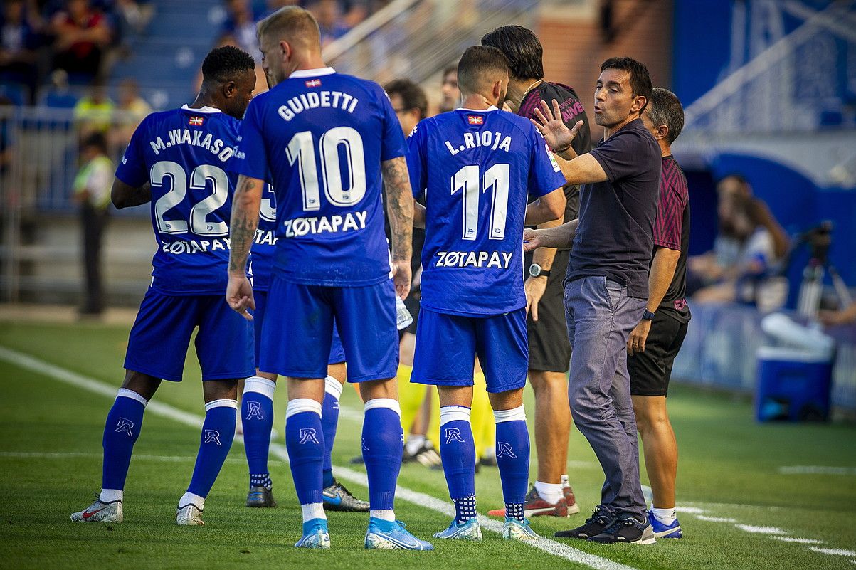 Asier Garitano, jokalariei aginduak ematen, denboraldi honetako partida batean. JAIZKI FONTANEDA / FOKU. Asier Garitano, jokalariei aginduak ematen, denboraldi honetako partida batean. JAIZKI FONTANEDA / FOKU.