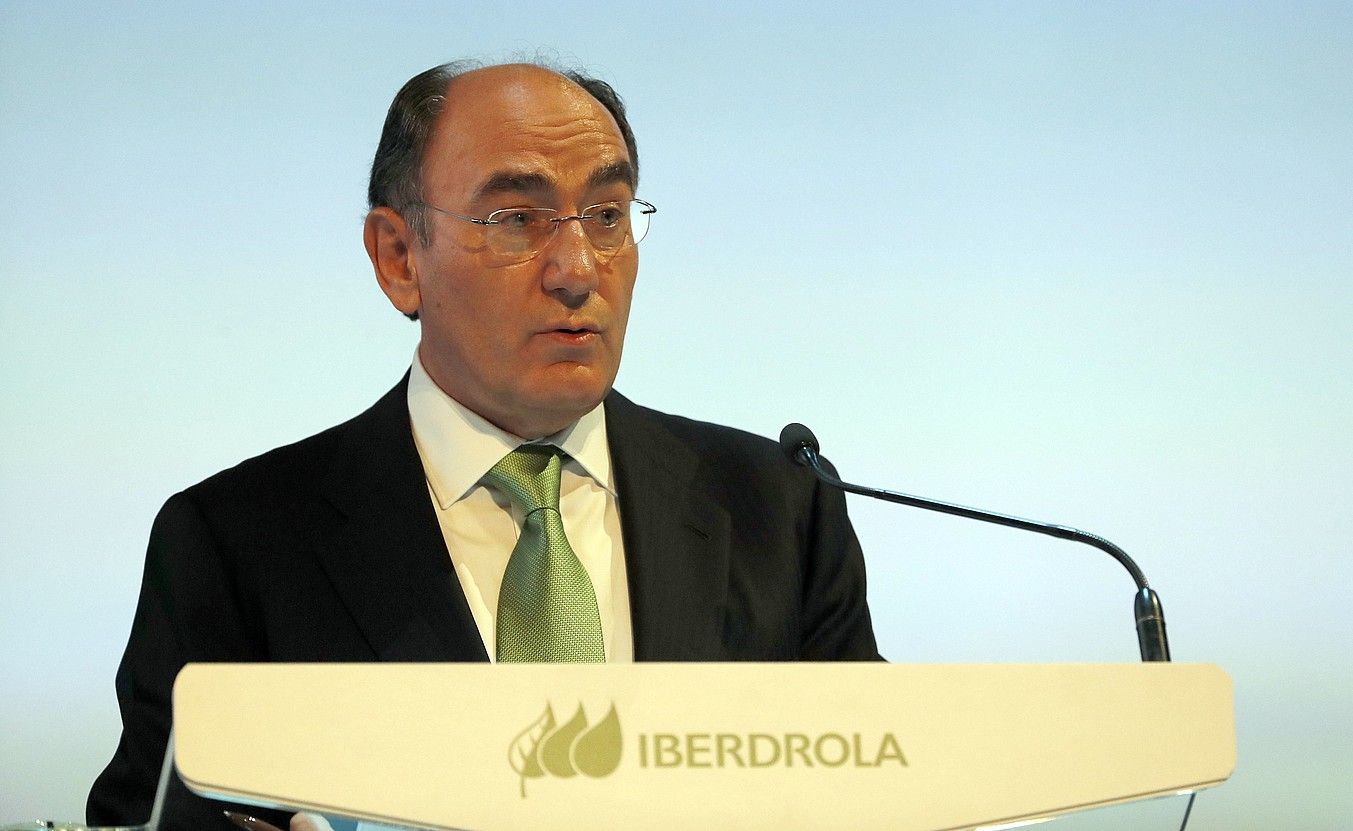 Ignacio Sanchez Galan Iberdrolako presidentea aurtengo akziodunen batzarrean. LUIS TEJIDO / EFE. Ignacio Sanchez Galan Iberdrolako presidentea aurtengo akziodunen batzarrean. LUIS TEJIDO / EFE.