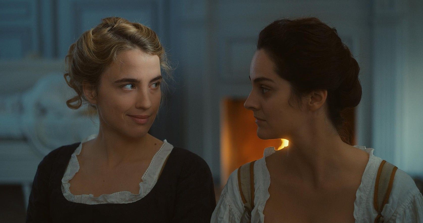 Adele Haenel eta Noemie Merlant aktoreak, filmeko eszena batean. BERRIA. Adele Haenel eta Noemie Merlant aktoreak, filmeko eszena batean. BERRIA.