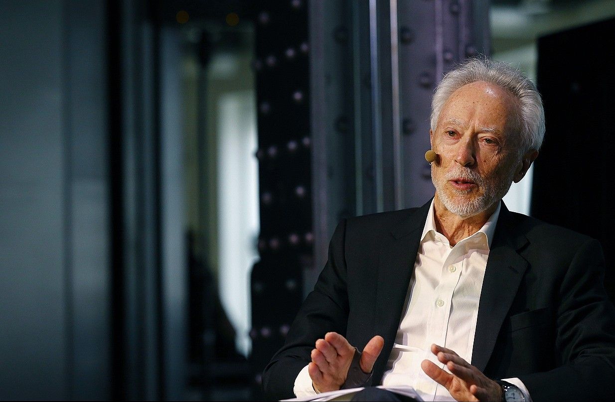 J. M. Coetzee idazlea, joan den urtean, Moral tales liburua aurkezteko solasaldi batean, Madrilen. J.P.GANDUL / EFE. J. M. Coetzee idazlea, joan den urtean, Moral tales liburua aurkezteko solasaldi batean, Madrilen. J.P.GANDUL / EFE.