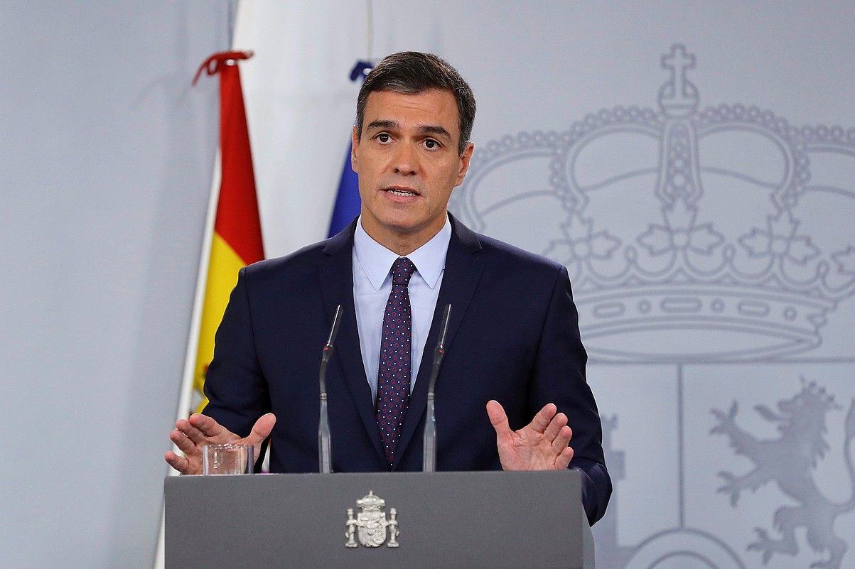 Pedro Sanchez, atzo, Auzitegi Gorenaren epaiari buruzko balorazioa egiteko agerraldian. BALLESTEROS / EFE. Pedro Sanchez, atzo, Auzitegi Gorenaren epaiari buruzko balorazioa egiteko agerraldian. BALLESTEROS / EFE.