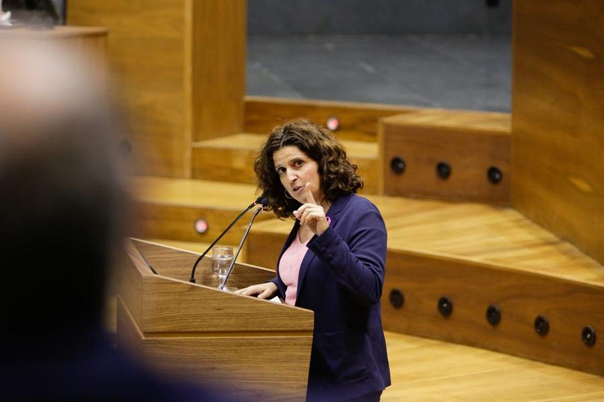 Navarra Sumako Marta Alvarez atzo, parlamentuan. NAFARROAKO PARLAMENTUA.
