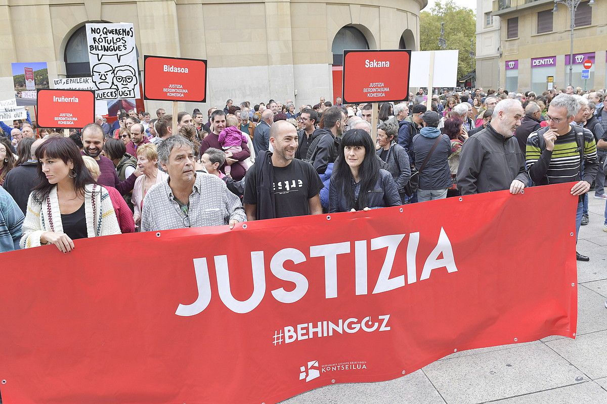 Kontseiluak eta hainbat sindikatuk epaiaren kontra larunbatean eginiko elkarretaratzea. IDOIA ZABALETA / FOKU.