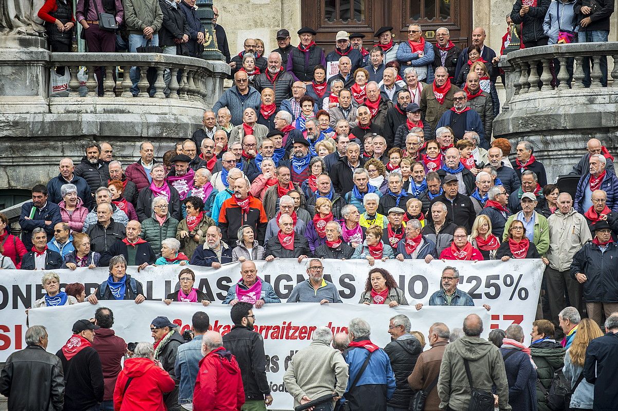 Mugimendu feministak datozen hilabeteetan egingo dituen mobilizazioen berri egiteko agerraldia, atzo. M. RAMIREZ / FOKU.