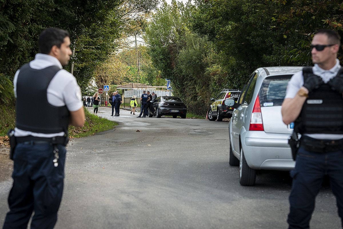 Hiriaren kanpoko aldean dago Baionako meskita. Atentatuaren ondoren ingurua itxi zuen Poliziak. GUILLAUME FAUVEAU.