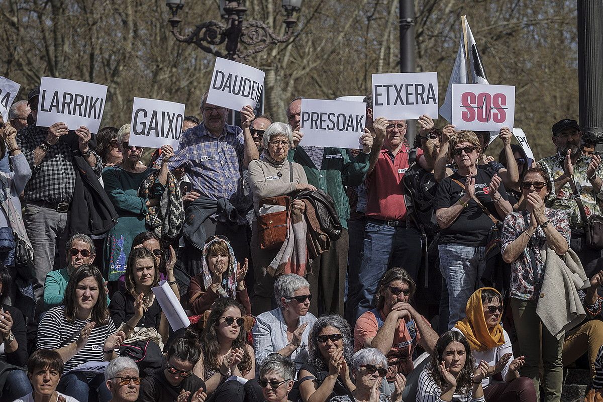 Ni Zu Bi dinamikak gaixorik dauden presoen alde Bilbon egindako mobilizazioa. ARITZ LOIOLA / FOKU.