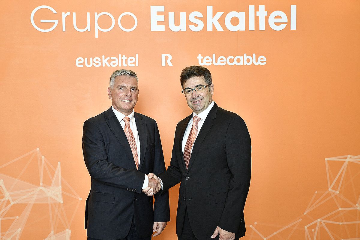 Xabier Iturbe eta Jose Miguel Garcia kontseilari ordezkaria. EUSKALTEL. Xabier Iturbe eta Jose Miguel Garcia kontseilari ordezkaria. EUSKALTEL.