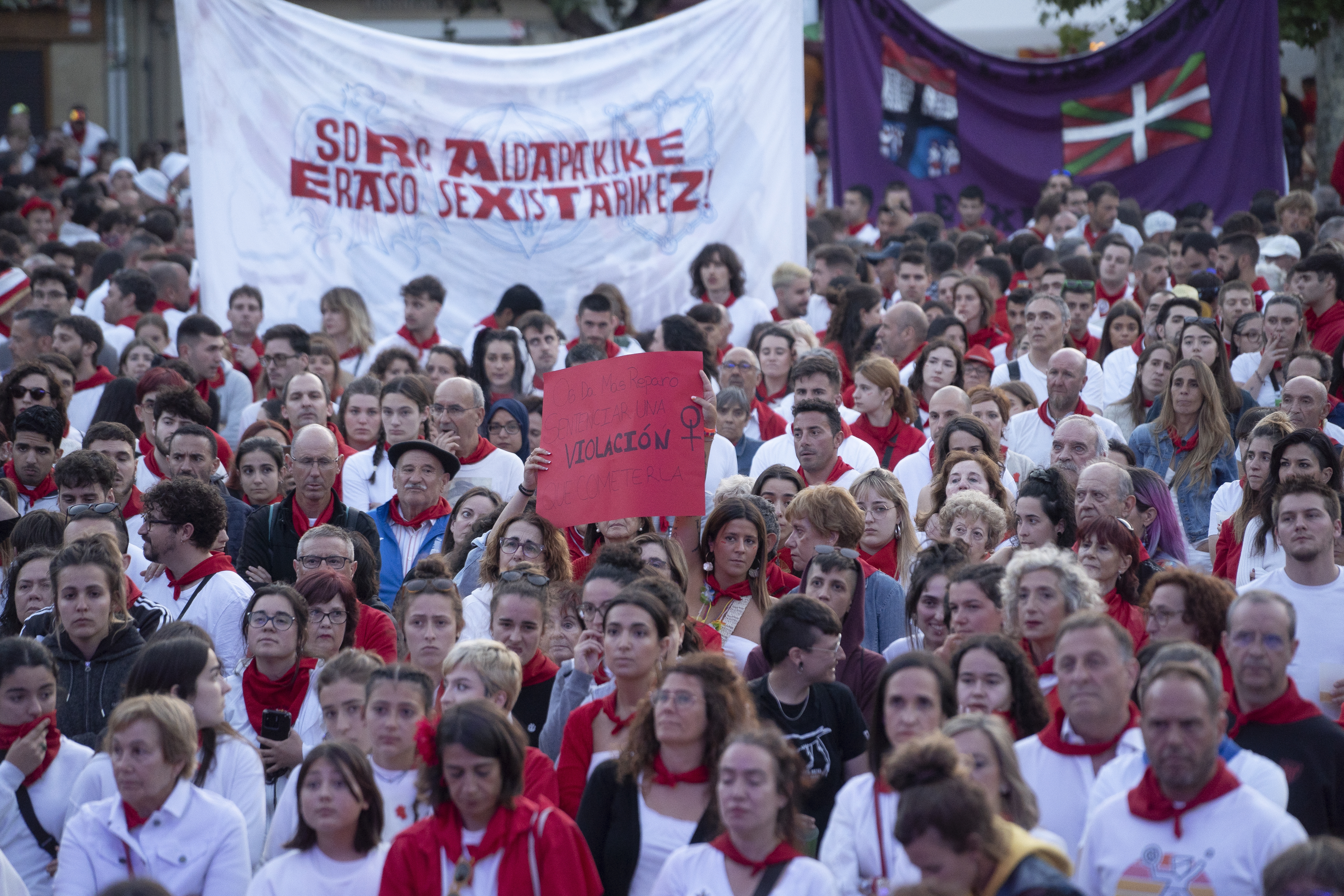 Sexu erasoen kontrako elkarretaratze bat, Iruñean. IÑIGO URIZ / FOKU