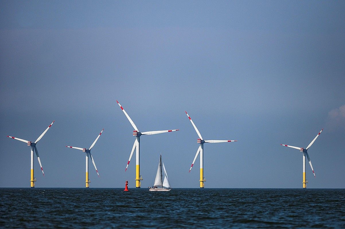 Windpark Nordergruende offshore parkea, Alemaniako kostaldean. KARSTEN KLAMA / EFE. Windpark Nordergruende offshore parkea, Alemaniako kostaldean. KARSTEN KLAMA / EFE.
