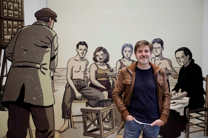 Paco Roca, 'Regreso al Eden' komikiko hainbat pertsonaien irudiarekin batera. ANA ESCOBAR / EFE Paco Roca, 'Regreso al Eden' komikiko hainbat pertsonaien irudiarekin batera. ANA ESCOBAR / EFE
