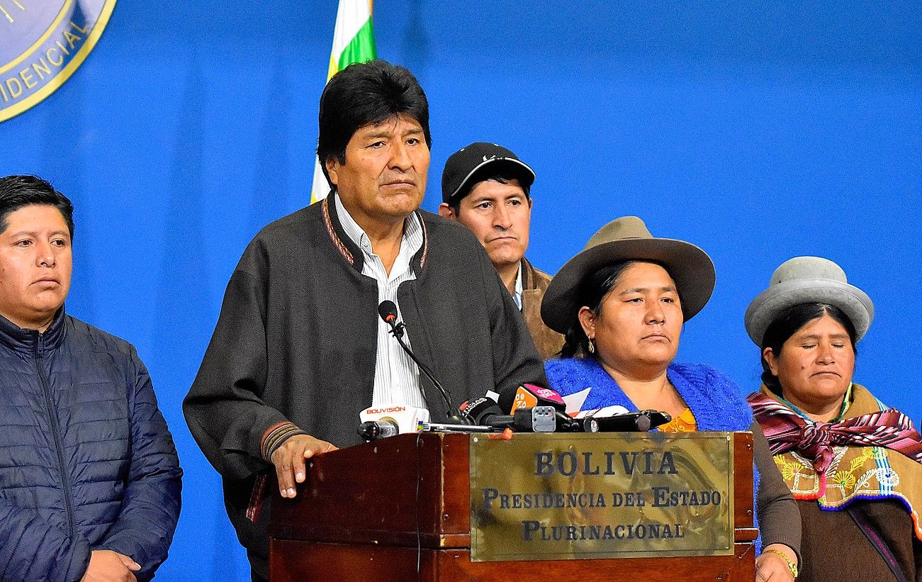 Evo Morales presidentea El Alto hirian egin zuen agerraldian, atzo goizean. EFE.