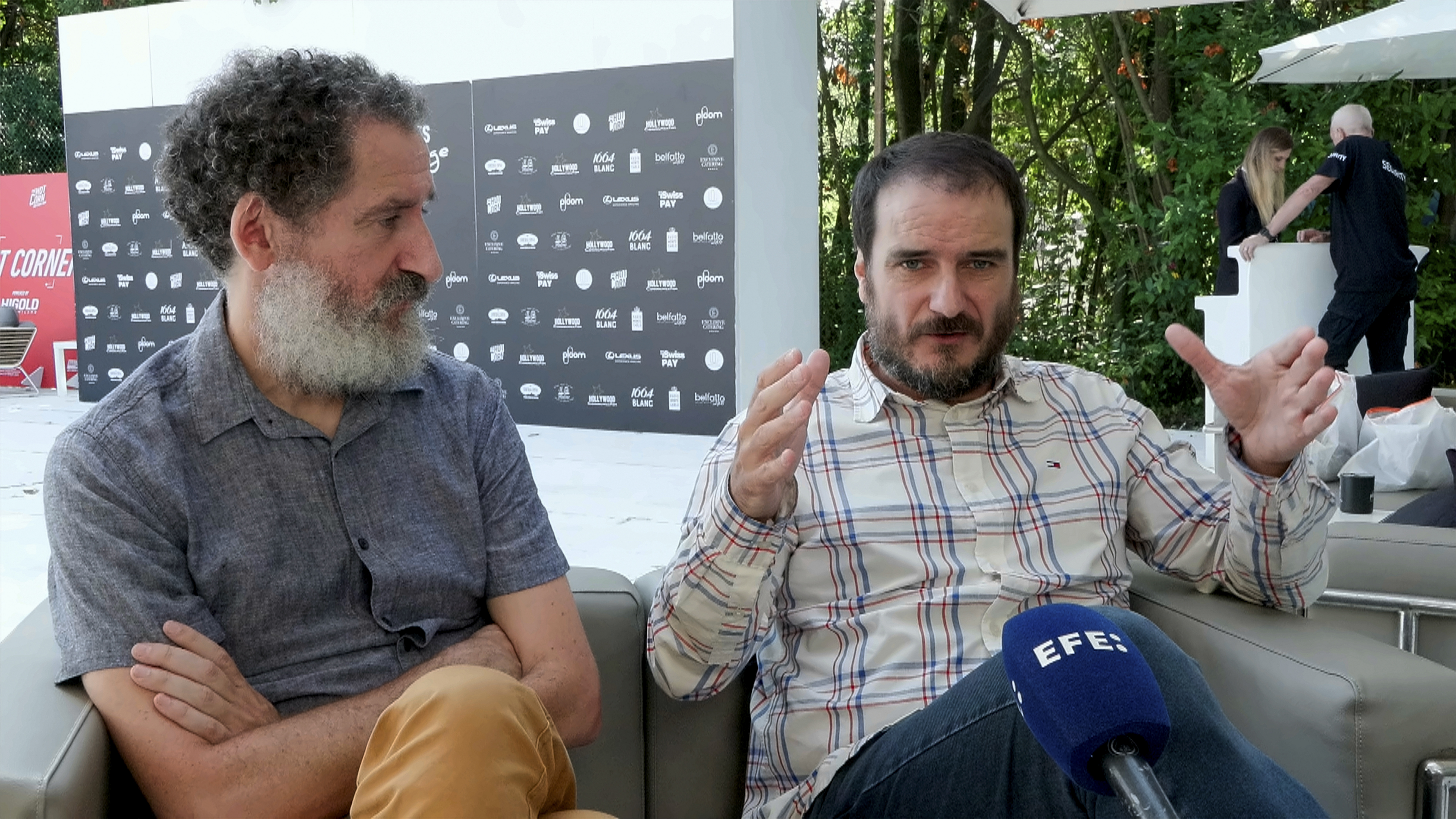Jon Garaño eta Aitor Arregi zuzendariak 'Marco' filmaren aurkezpenean, Venezian. DANIEL CACERES/EFE