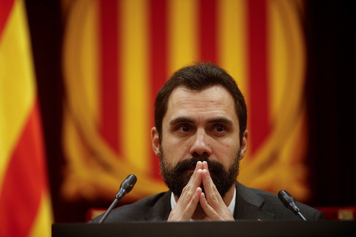 Roger Torrent Kataluniako Parlamentuko presidentea, atzoko saioan. QUIQUE GARCIA /EFE.
