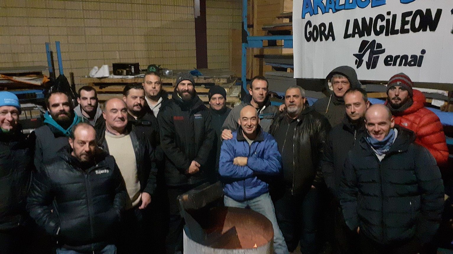 Herenegun gaueko zaintza txanda egin zuten Araluceko langileak. IZKANDER AGIRREZABALA. Herenegun gaueko zaintza txanda egin zuten Araluceko langileak. IZKANDER AGIRREZABALA.