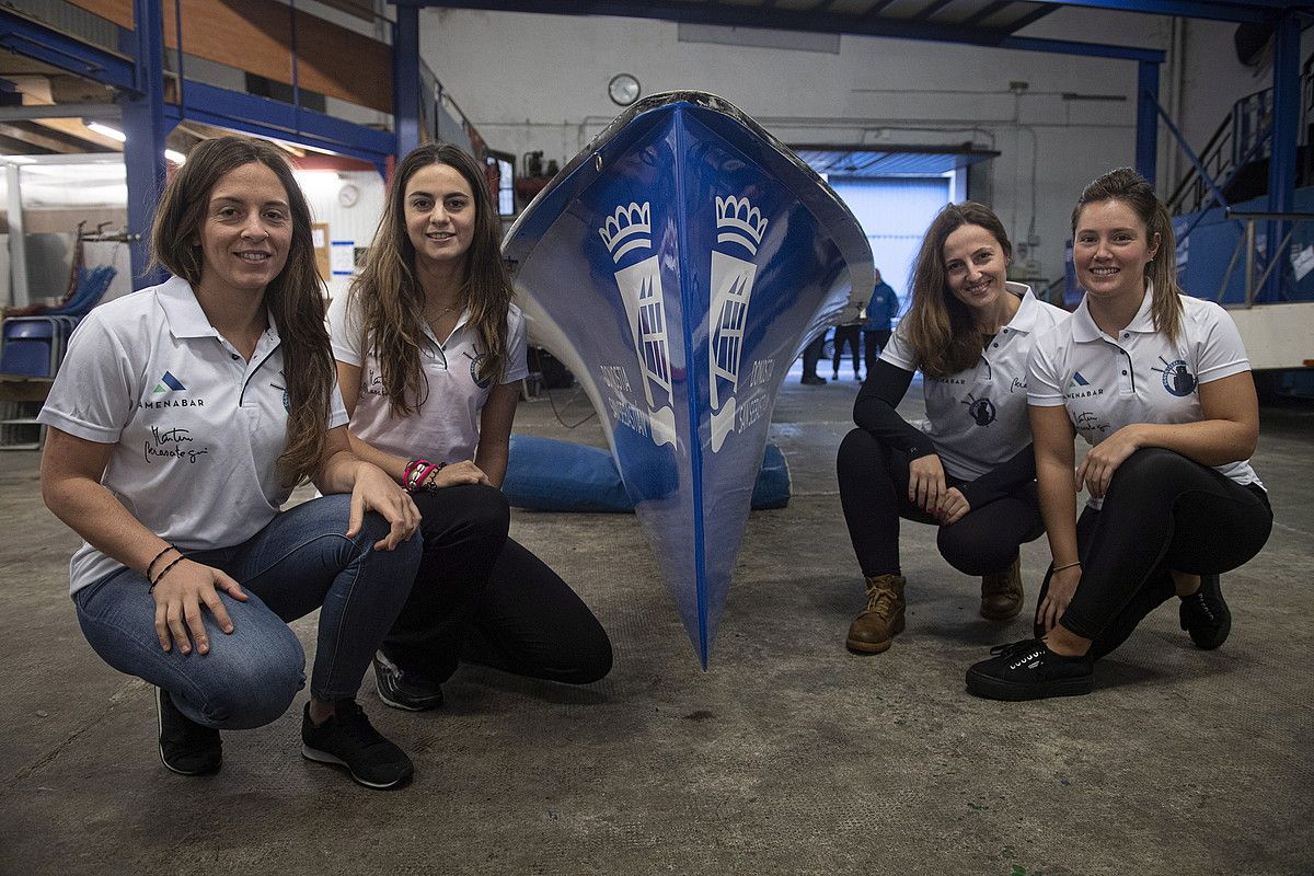 Irati Larrañaga, Ioana Alijostes, Oihana Cereijo eta Maria Mendizabal, Donostiarraren egoitzan. JON URBE / FOKU.