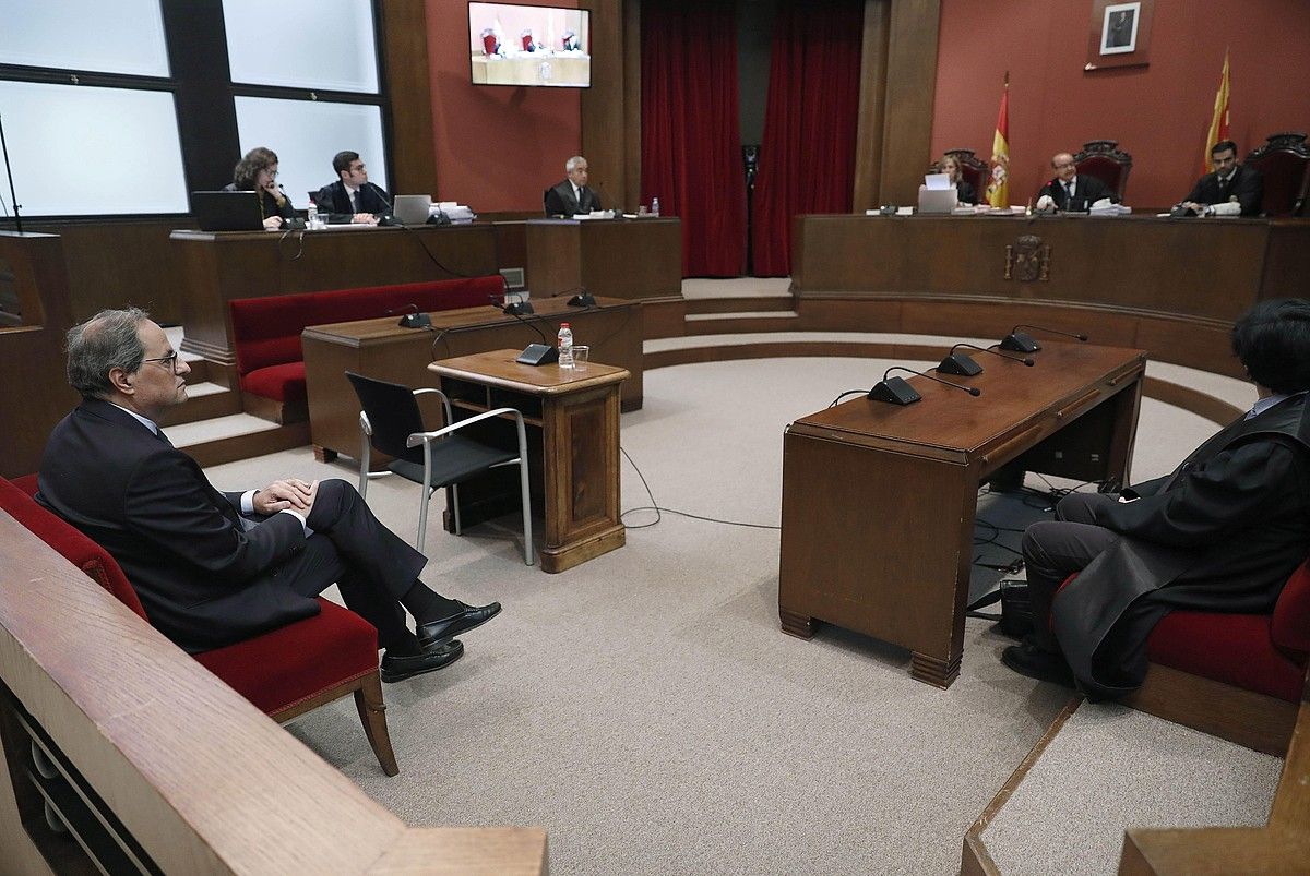 Quim Torra Kataluniako presidentea, atzo, Kataluniako Auzitegi Nagusian. ANDREU DALMAU / EFE. Quim Torra Kataluniako presidentea, atzo, Kataluniako Auzitegi Nagusian. ANDREU DALMAU / EFE.
