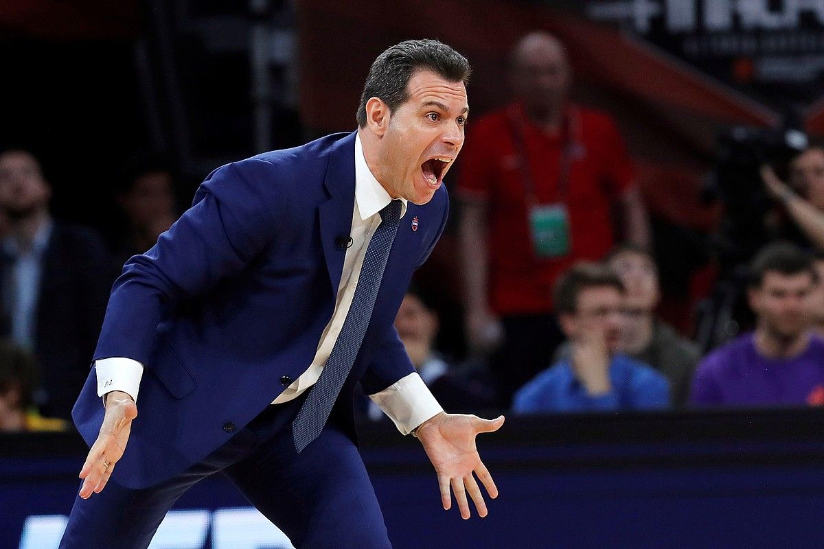 Dimitrios Itudis, aginduak ematen, CSKA Moskuk aurreko denboraldian Gasteizen jokatutako Lauko Finalean. JUAN CARLOS HIDALGO / EFE.