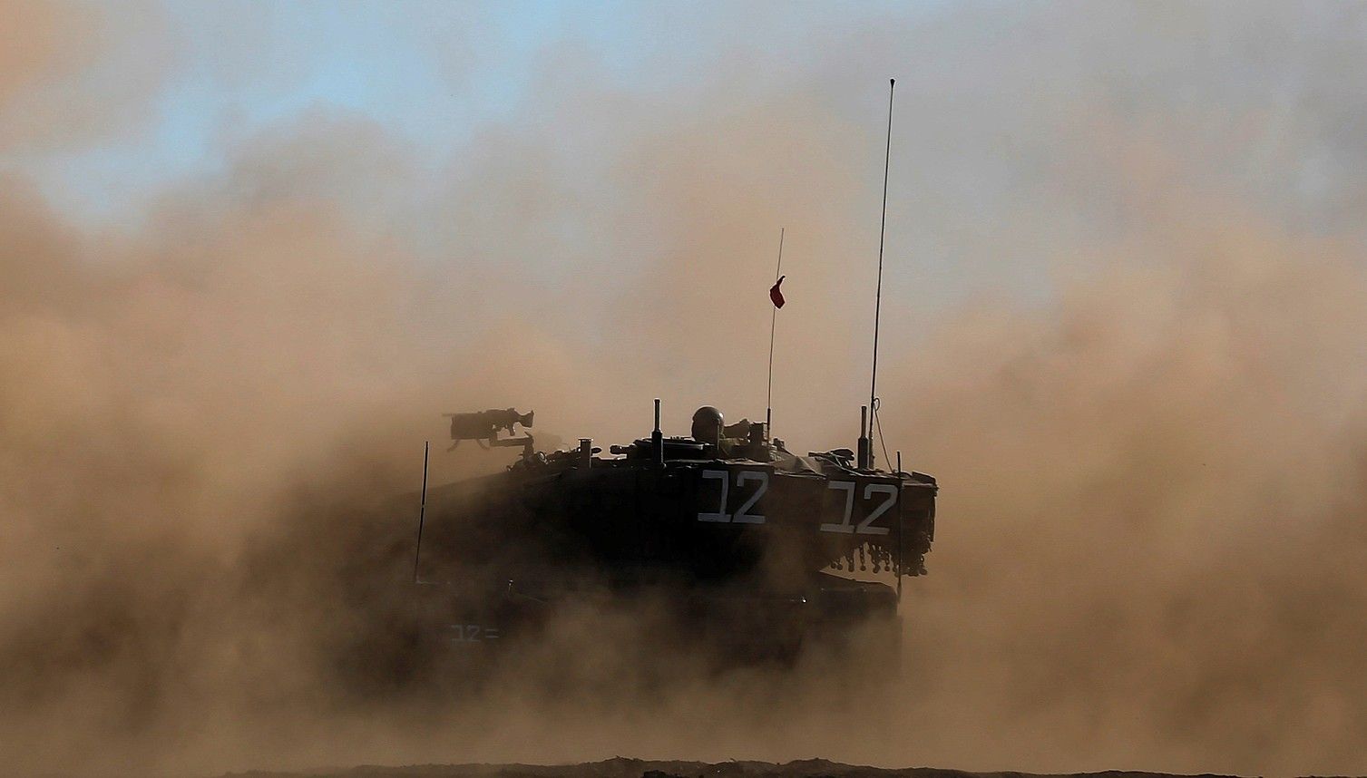 Israelgo tanke bat Golango lurralde okupatuan, atzo. ATEF SAFADI / EFE.