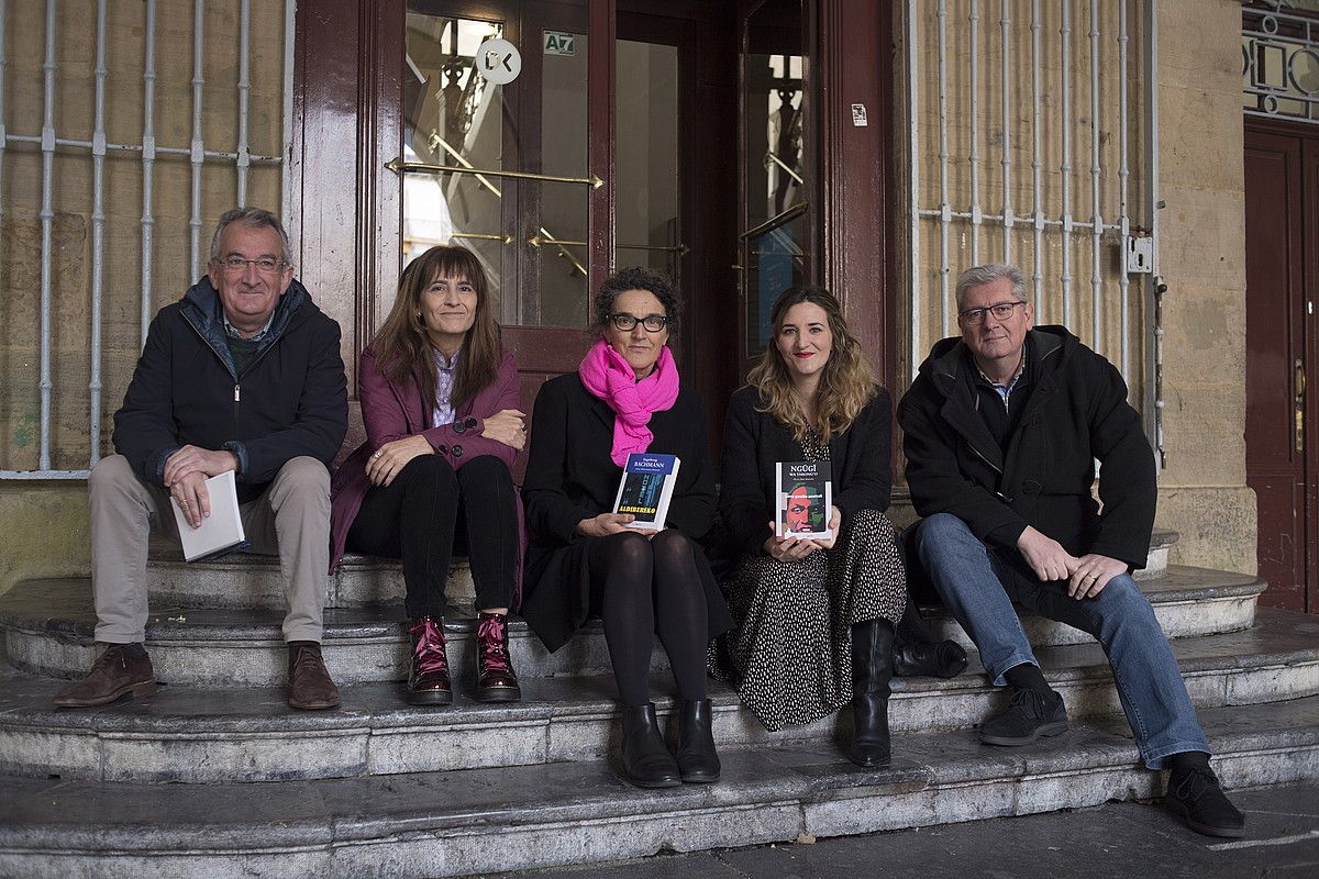 Gerra garaiko ametsak eta Aldibereko liburuen aurkezpena, Donostian, atzo. JUAN CARLOS RUIZ / FOKU.