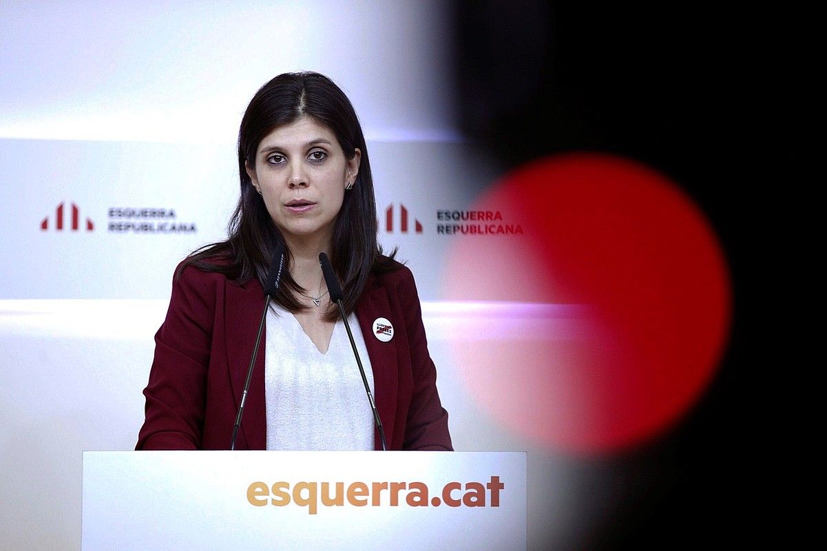 Marta Vilalta ERCko bozeramailea, atzo, hedabideen aurreko agerraldian, Bartzelonan. ALEJANDRO GARCIA / EFE. Marta Vilalta ERCko bozeramailea, atzo, hedabideen aurreko agerraldian, Bartzelonan. ALEJANDRO GARCIA / EFE.
