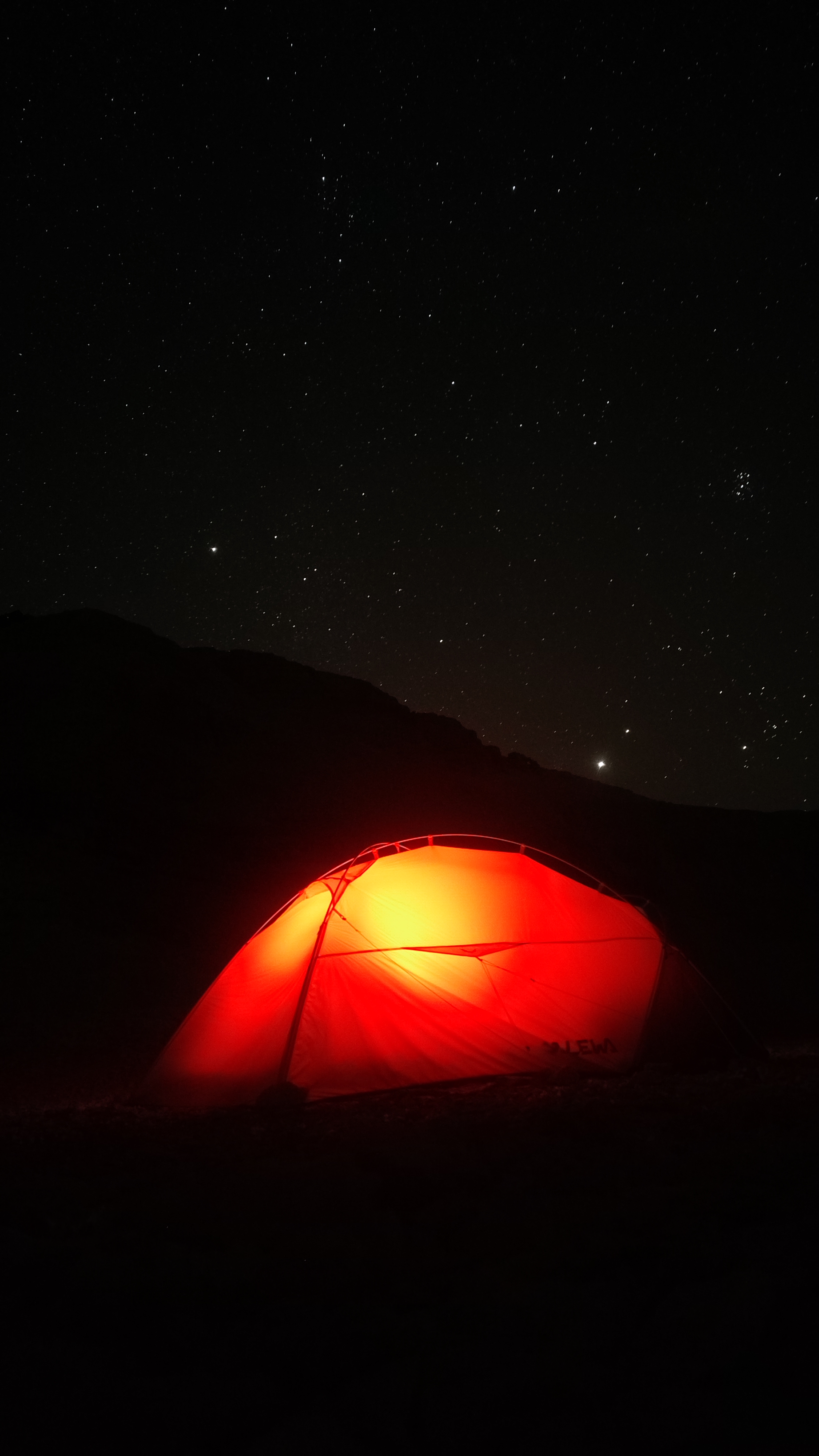Dolomitetan zehar egindako ibilaldietan, une magikoa izan zen hau. Piz Boé mendiaren magalean gure kanpin dendatxoa ezarri eta bertan igaro genuen gaua Dolomitetan zehar egindako ibilaldietan, une magikoa izan zen hau. Piz Boé mendiaren magalean gure kanpin dendatxoa ezarri eta bertan igaro genuen gaua