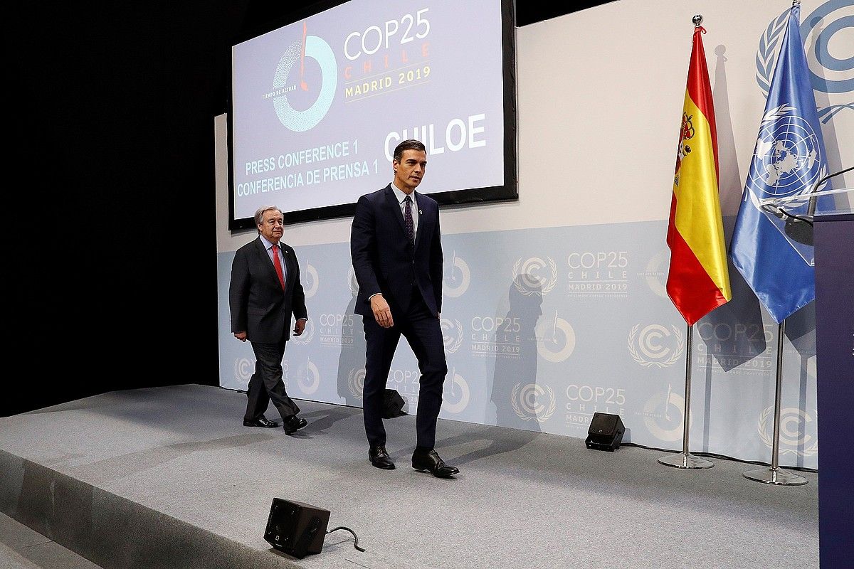 Pedro Sanchez eta Antonio Guterres, atzo, COP25a inauguratzeko ekitaldian. ZIPI / EFE.