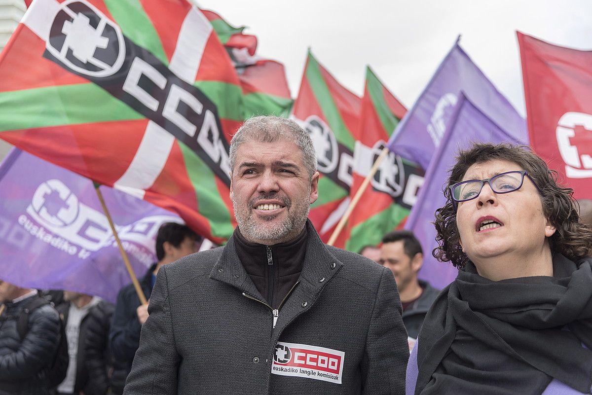 Unai Sordo Espainiako CCOO idazkari nagusia eta Loli Garcia EAEkoa, atzo Donostian eginiko mobilizazioan. ANDONI CANELLADA / FOKU.