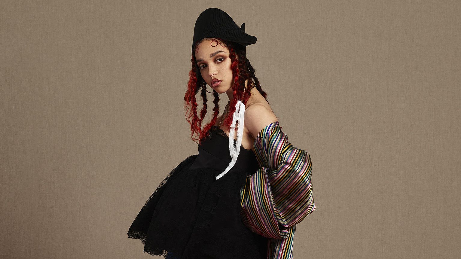 Abesten hasi baino lehen, dantzan egiten zuen FKA Twigsek. BERRIA.