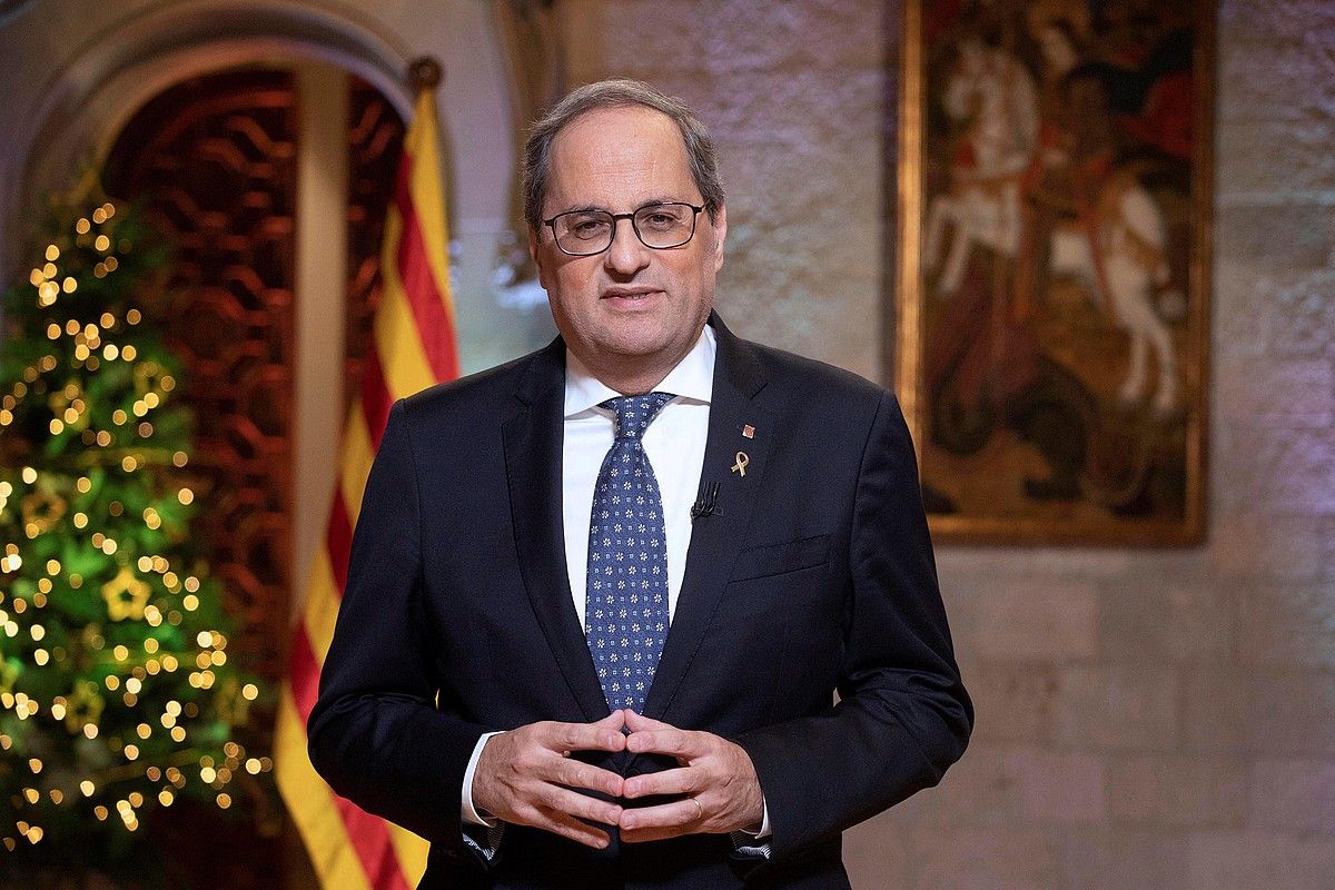 Quim Torra Kataluniako presidentea urte amaierako mezu instituzionala ematen, joan den astelehenean, Generalitatearen jauregian. RUBEN MORENO / EFE.