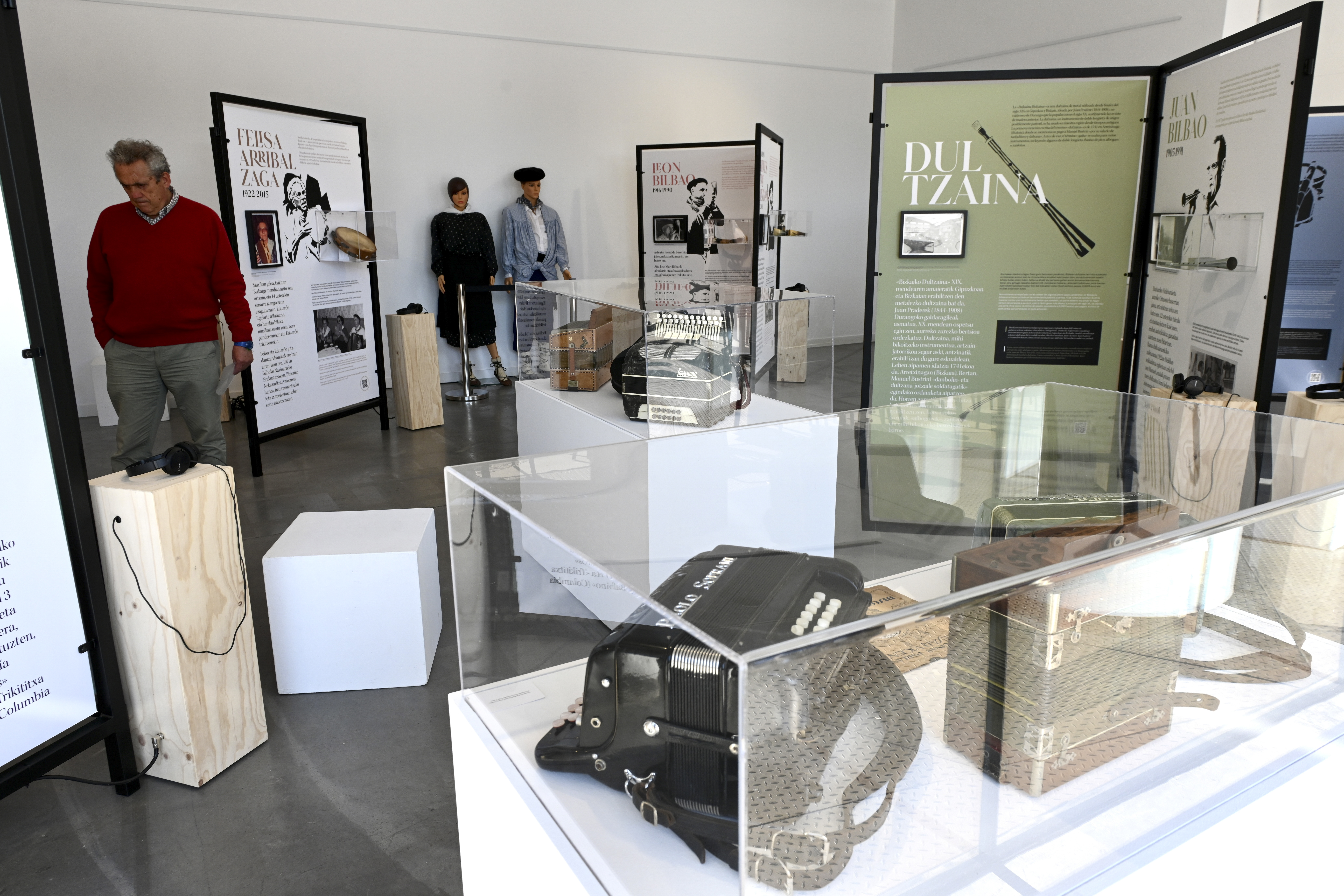 (ID_14253263) (Mikel Martinez de Trespuentes/@FOKU) 2024-09-14, Getxo. Bizkaiko musikari tradizionalak erakusketa Erromoko Kulturet... (ID_14253263) (Mikel Martinez de Trespuentes/@FOKU) 2024-09-14, Getxo. Bizkaiko musikari tradizionalak erakusketa Erromoko Kulturet...