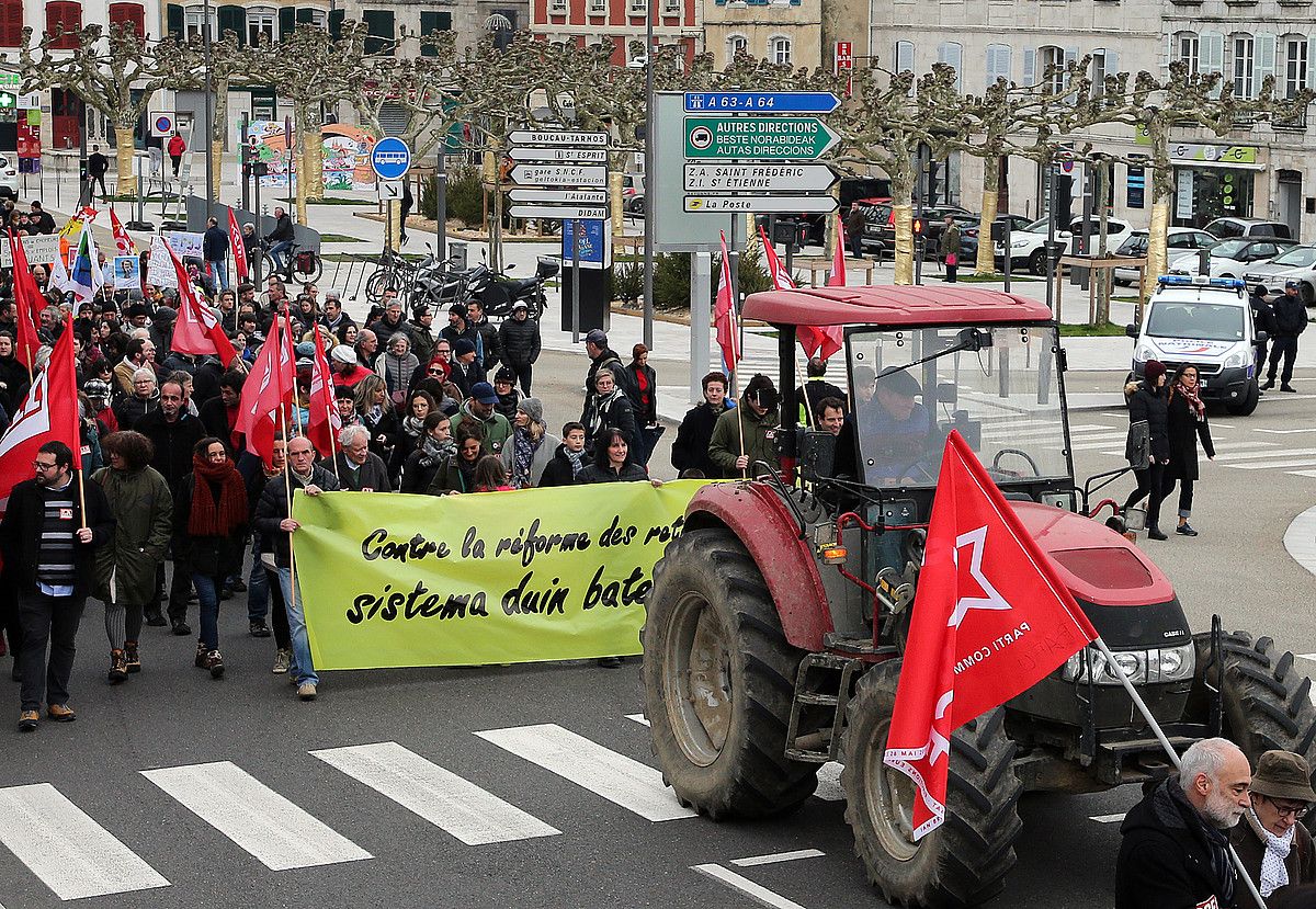 Jende andana elkartu zen abenduaren 28an Baionan egin zuten manifestazioan. BOB EDME.