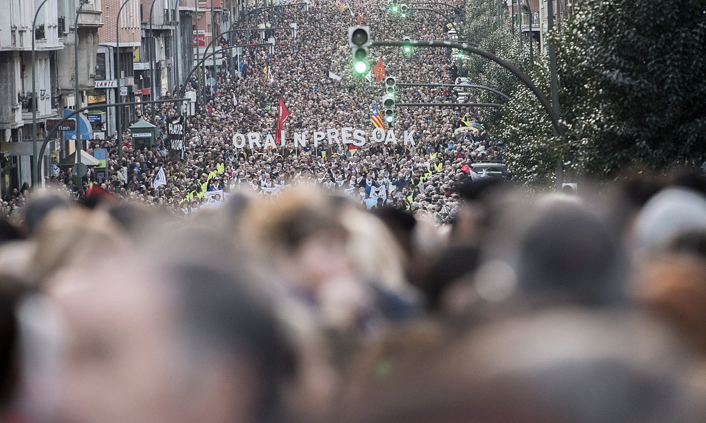 Milaka lagun atzo, Bilbon, Sare plataformak deitutako manifestazioan. GORKA RUBIO / FOKU.