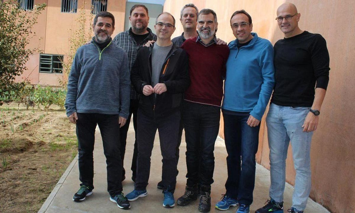 Junqueras, Turull, Forn, Rull, Romeva, Sanchez eta Cuixart Lledonersko kartzelan daude. OMNIUM CULTURAL. Junqueras, Turull, Forn, Rull, Romeva, Sanchez eta Cuixart Lledonersko kartzelan daude. OMNIUM CULTURAL.
