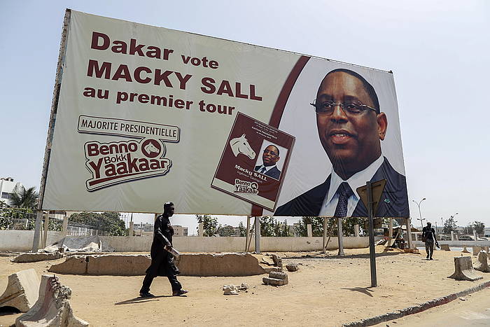 Macky Sall Senegalgo presidentearen aldeko hauteskunde kartel bat, Dakarren. NIC BOTHMA, EFE