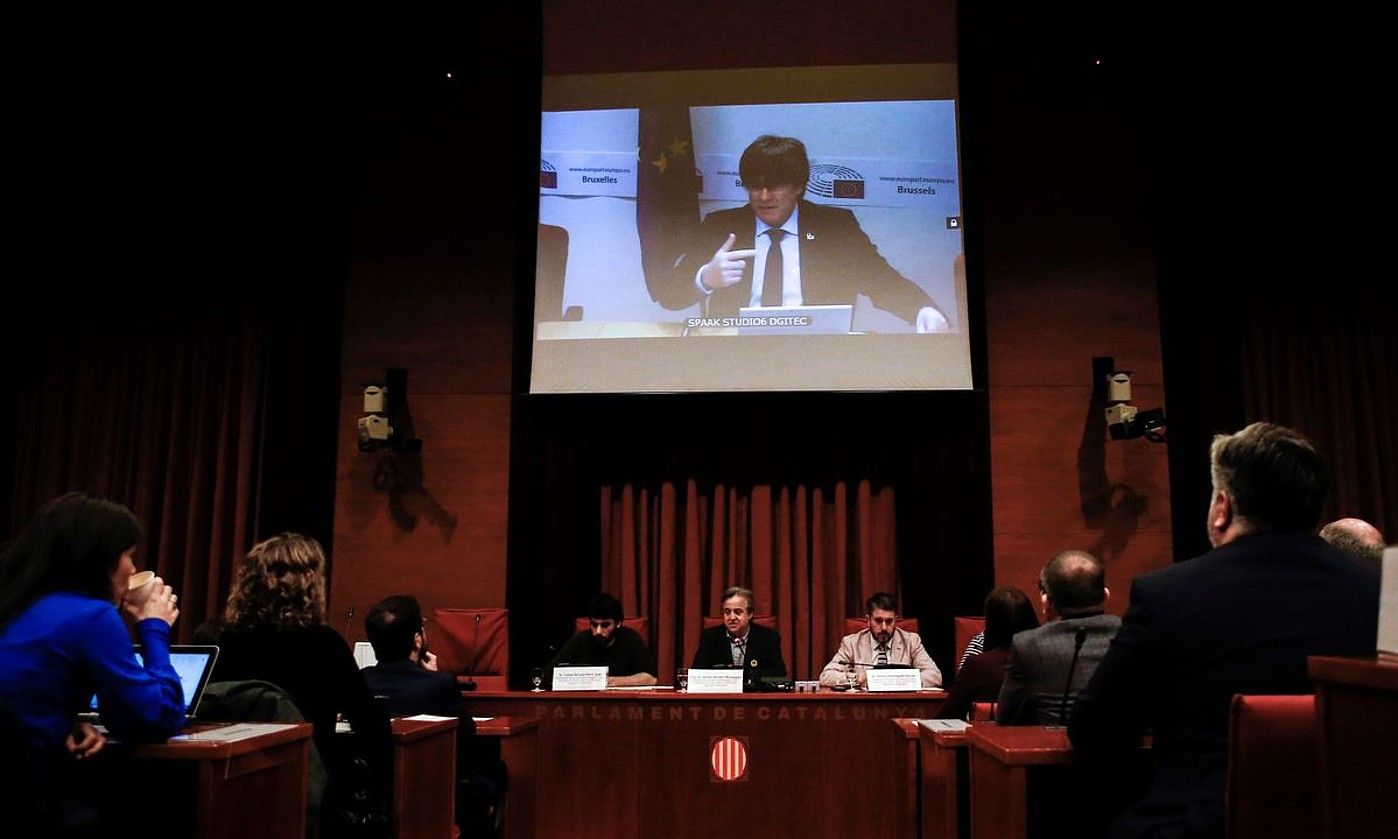 Carles Puigdemont presidente kargugabetua deklaratzen, atzo. QUIQUE GARCIA / EFE.