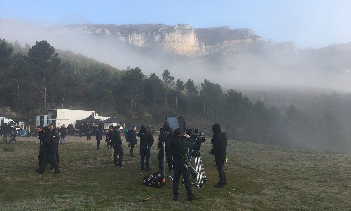 Astelehenean eta asteartean Leireko monasterioaren inguruan filmatzen aritu ziren. ESTUDIOS MELITON.