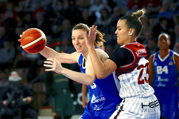 Nacickaite Gernikakoa, Gil Perfumeriasekoa gelditzen saiatzen. DAVID AGUILAR / EFE